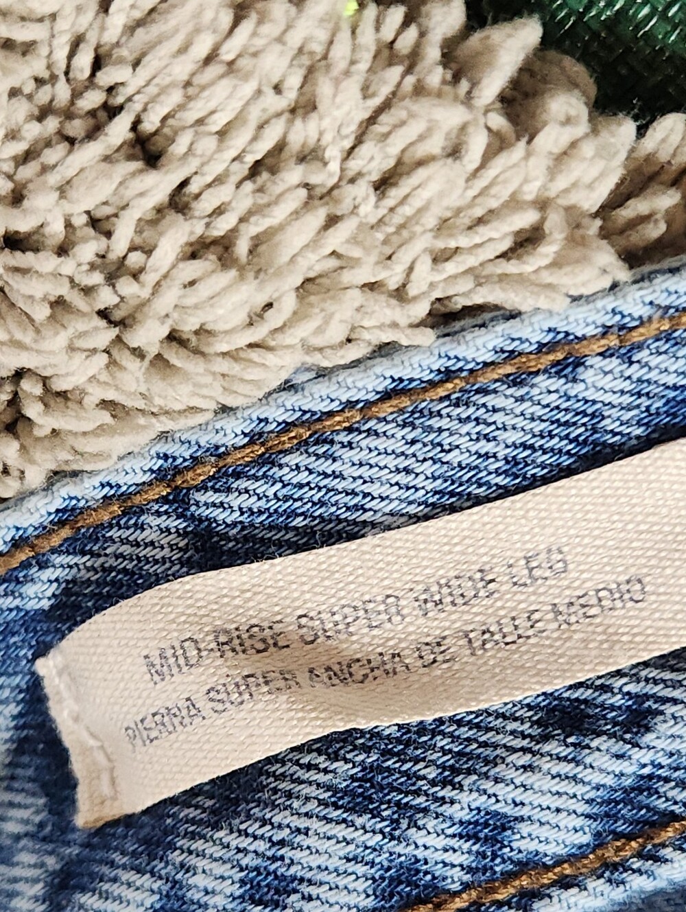 Women's Super Wide Leg Mid-Rise Jeans - Universal Thread - 18 - Picture 4 of 13